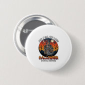 Nur ein Mädchen, das den Halloween-Postdienst-Zaub Button (Vorne & Hinten)