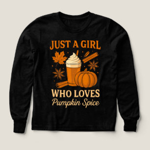 Nur ein Mädchen, das die Herbstlaube Latte Pumpkin