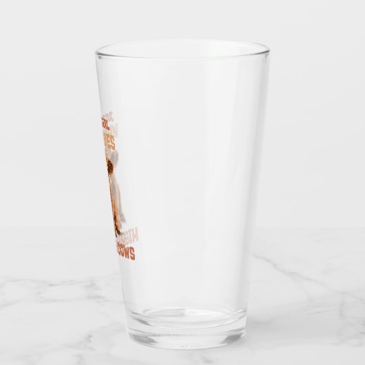 Nur ein Mädchen, das die Kühe der Highlands Liebe Glas (Links)