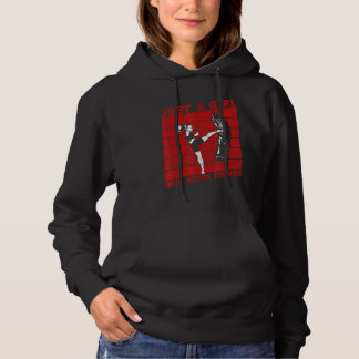 Nur ein Mädchen, das die materiellen Künste kickt Hoodie