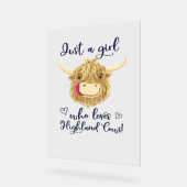 Nur ein Mädchen, das die schottische Hochlandkühe- Acrylschild (Winkel)