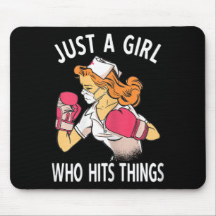 Nur ein Mädchen, das Dinge trifft Krankenpfleger B Mousepad