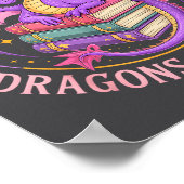 Nur ein Mädchen, das Drachen und Bücher Fantasy Dr Poster (Ecke)