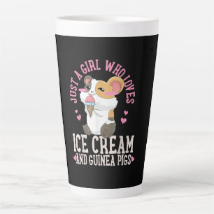 Nur ein Mädchen, das Eis und Guinea  Milchtasse