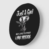 Nur ein Mädchen, das Elefanten Liebe und Tattoos h Große Wanduhr (Winkel)