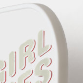 Nur ein Mädchen, das französischen Bulldoggen Lieb Pickleball Schläger (Linke Seite)