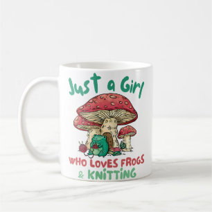 Nur Ein Mädchen, Das Frösche Und Strickende Cottag Kaffeetasse