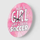 Nur ein Mädchen, das Fußball Lieben Große Wanduhr (Winkel)