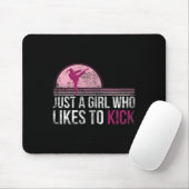 Nur ein Mädchen, das gerne Karate-Kampfkünste töte Mousepad (Mit Mouse)