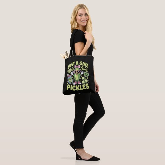 Nur ein Mädchen, das Gurken liebt Tasche (Am Model)