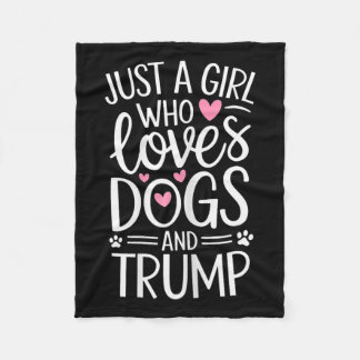 Nur ein Mädchen, das Hunde und Trump Liebe Fleecedecke