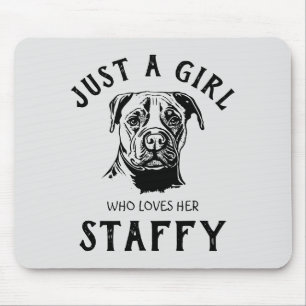 Nur ein Mädchen, das ihr Staffy Liebe Mousepad