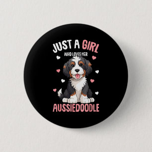 Nur ein Mädchen, das ihren Aussiedoodle Aussie Doo Button