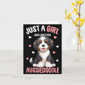 Nur ein Mädchen, das ihren Aussiedoodle Aussie Doo Karte (Gelbe Blume)