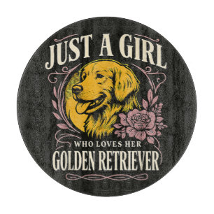 Nur ein Mädchen, das ihren Golden Retriever liebt Schneidebrett