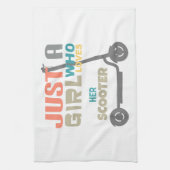 Nur ein Mädchen, das ihren Roller Liebe Geschirrtuch (Vertikal)