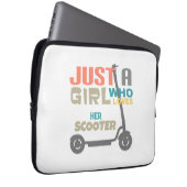 Nur ein Mädchen, das ihren Roller Liebe Laptopschutzhülle (Vorne Rechts)