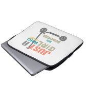 Nur ein Mädchen, das ihren Roller Liebe Laptopschutzhülle (Vorne Knopf)