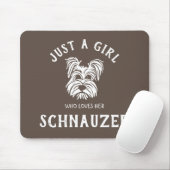 Nur ein Mädchen, das ihren Schnauzer Liebe Mousepad (Mit Mouse)