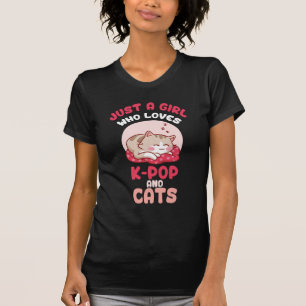 Nur ein Mädchen, das K-Pop und Katzen liebt T-Shir T-Shirt