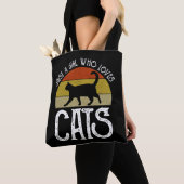 Nur ein Mädchen, das Katzen liebt Tasche (Von Nahem)