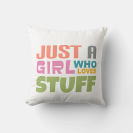 Nur ein Mädchen, das Lieben macht Kissen