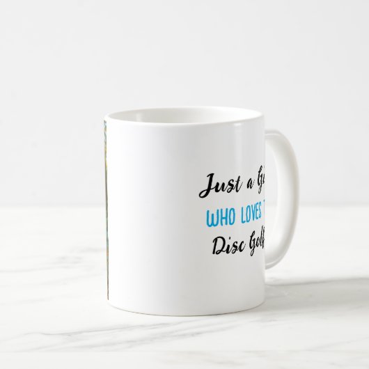 Nur ein Mädchen, das Lieben zu Disk Golf Kaffeetasse (VorderseiteRechts)
