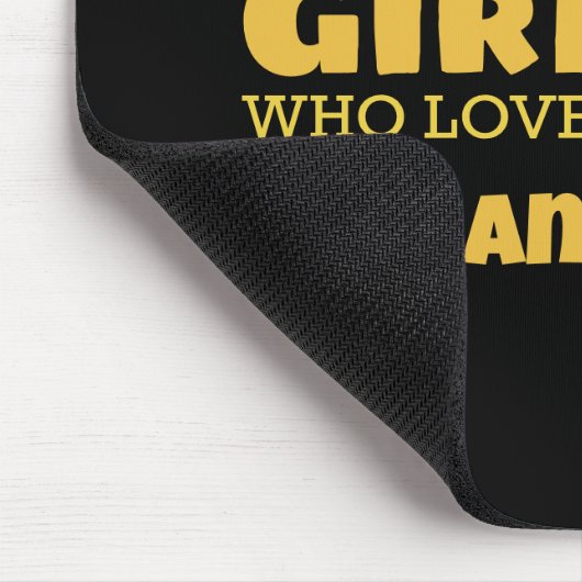 Nur ein Mädchen, das Mac und Käse Liebe Mousepad (Ecke)