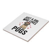 Nur ein Mädchen, das Mops-Oldtimer-Hunde-Shirt-Des Fliese (Seite)