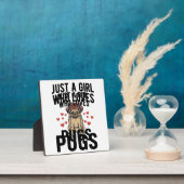 Nur ein Mädchen, das Mops-Oldtimer-Hunde-Shirt-Des Fotoplatte (InSitu)
