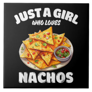 Nur ein Mädchen, das Nachos liebt, lustiger Lebens Fliese