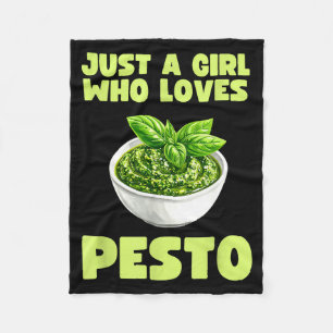 Nur ein Mädchen, das Pesto-Basilikum-Pasta Italien Fleecedecke