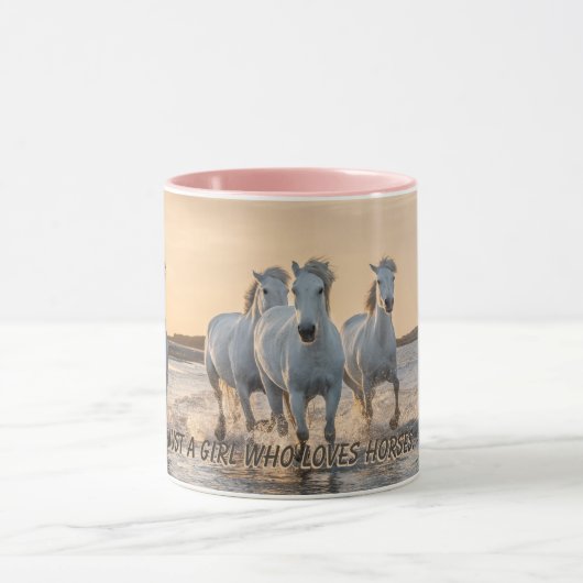 Nur ein Mädchen, das Pferde  Tasse (Zentrum)