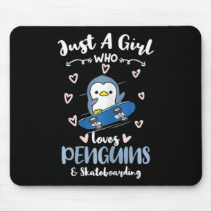 Nur ein Mädchen, das Pinguine und Skateboardfahren Mousepad