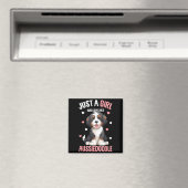 Nur ein Mädchen, das seinen Aussiedoodle Aussie Do Magnet (In Situ (Geschirrspüler))