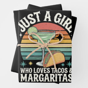 Nur ein Mädchen, das Tacos und Margarita Mexican m Geschenkpapier Set