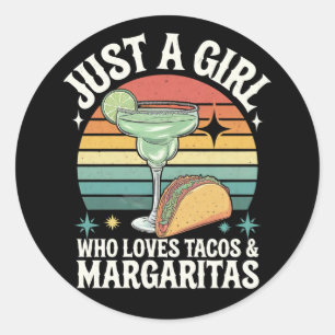 Nur ein Mädchen, das Tacos und Margarita Mexican m Runder Aufkleber