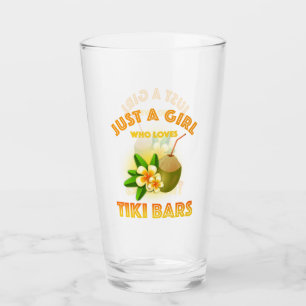Nur ein Mädchen, das Tiki Bars Lieben Glas