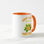 Nur ein Mädchen, das Tiki Bars Lieben Tasse (VorderseiteRechts)