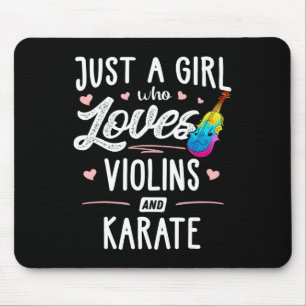 Nur ein Mädchen, das Violinen und Karate-Geschenke Mousepad