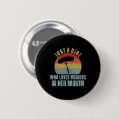 Nur ein Mädchen, das Weiners in ihrem Mund-Erwachs Button (Vorne & Hinten)