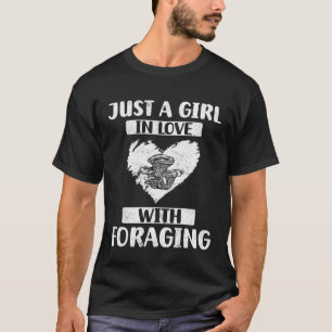 Nur ein Mädchen in Liebe mit der Nahrung von Mykol T-Shirt