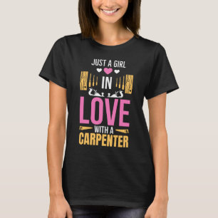 Nur ein Mädchen in Liebe mit einem Zimmermann T-Shirt