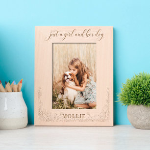 Nur ein Mädchen und ihr Hund Blumenfoto Geätzte Rahmen