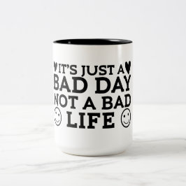 Nur ein schlechter Tag, nicht ein schlechtes Leben Zweifarbige Tasse