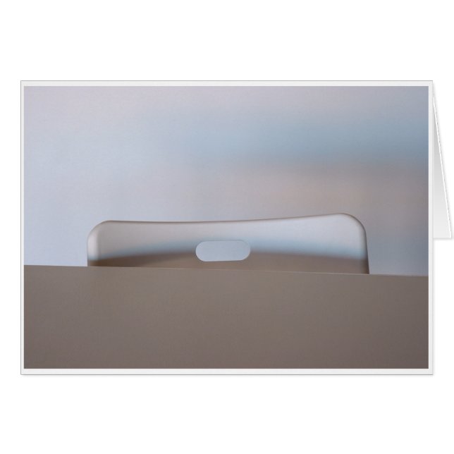 Nur ein Tisch und ein Stuhl (Vorderseite (Horizontal))