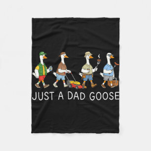 Nur ein Vater Gans Humor Vater Vatertag lustig Fleecedecke