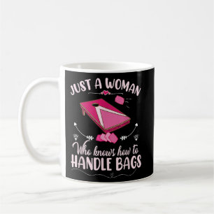 Nur eine Frau, die weiß, wie man mit Taschen Cornh Kaffeetasse
