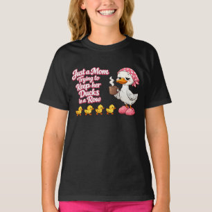 Nur eine Mutter, die versucht, ihre Enten in einer T-Shirt