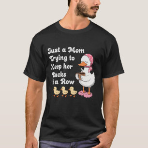 Nur eine Mutter, die versucht, ihre Enten in einer T-Shirt